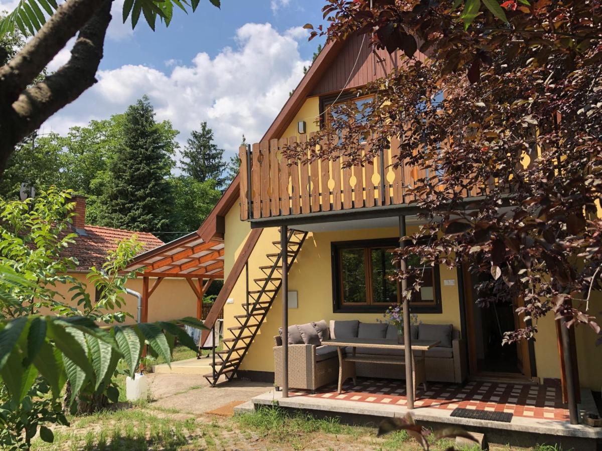Forest-Side Home By Recreational Lake Kunfeherto Kültér fotó