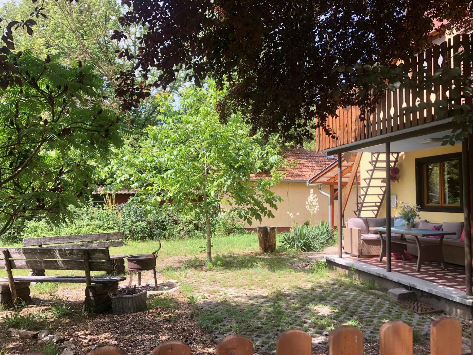 Forest-Side Home By Recreational Lake Kunfeherto Kültér fotó